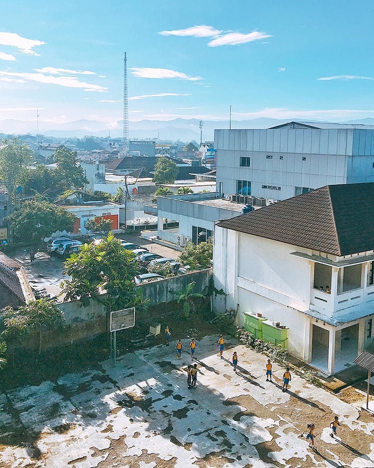 Rise & greet the day with enthusiasm! Happy Monday! Photo by  taken around UMMI ...