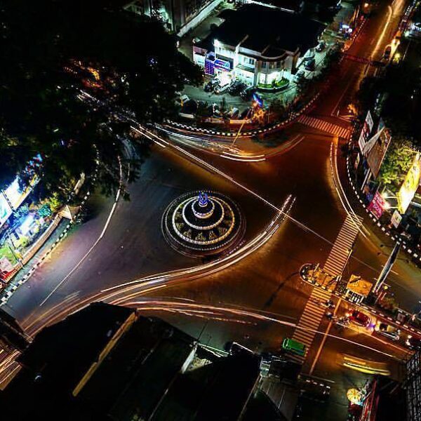 Selain Tugu Adipura, landmark atau tugu apa lagi yang dimiliki Sukabumi? Bird-ey...