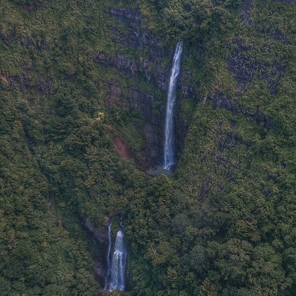 Simple yet magnificent.
Photo by  aerial view of Curug Ngelay & Curug Ciateul #e...