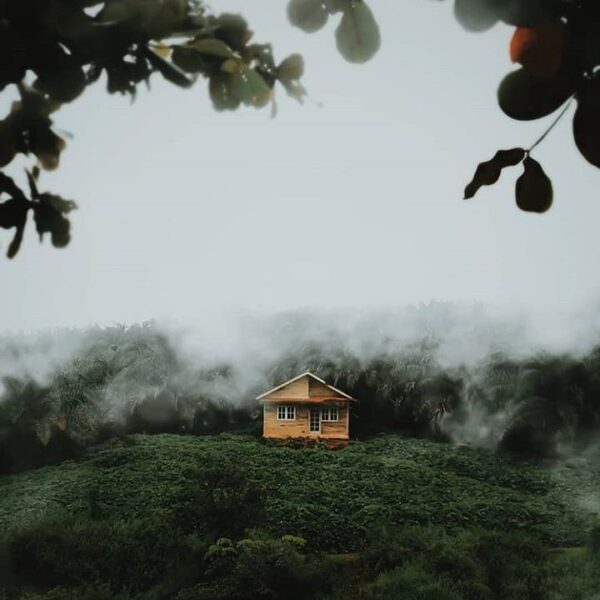 Sometimes fairytales do come true. An epic scene by  taken around Shaolin, #ciki...