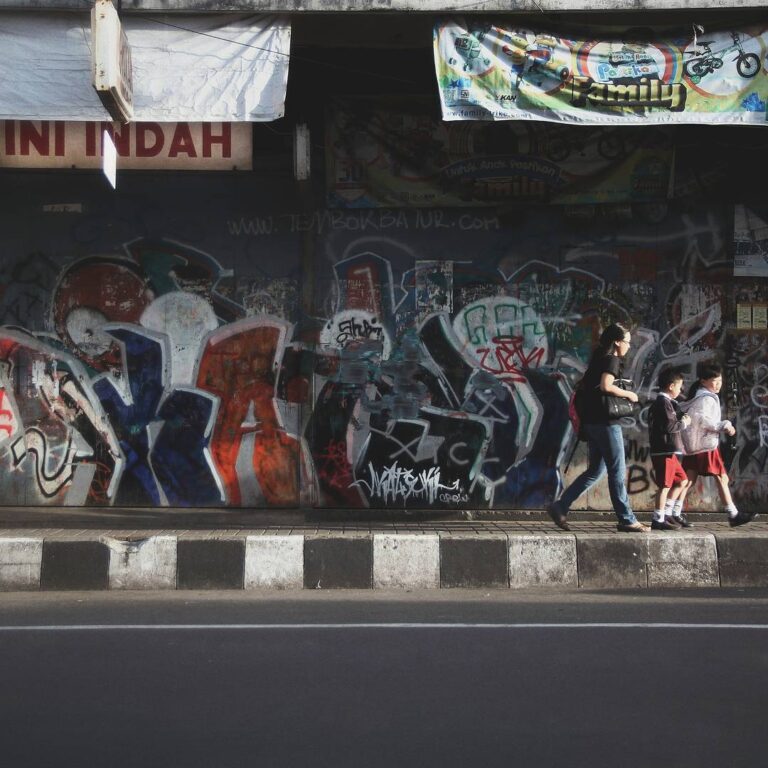 Story on the street
captured by  #exploresukabumi...