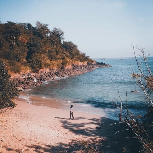 Sunday morning strolling around Pulau Kunti Beach will be a nice Sunday, photo b...