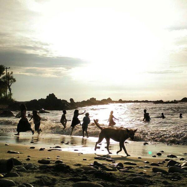 Tap tap if you see the spirit of holiday in this #exploresukabumi photograph tak...