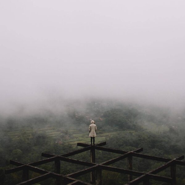 The rain stopped and cloud filled the entire valley, engulfing the mountain side...