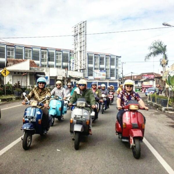 #es_events
The Retroria presents
WE RIDE ON FRIDAY
-Scooter
-Modern Vespa
-Class...