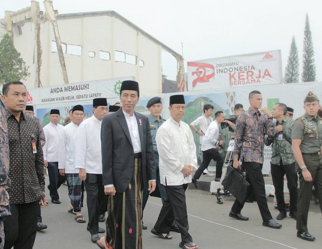 #es_news
Suasana Idul Adha di Lapangan Merdeka (1/9) dihadiri    dan  untuk menu...