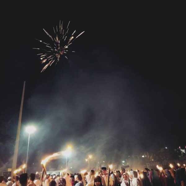 #es_news
Thousands of citizens performed torch parade and gathered welcoming #Is...
