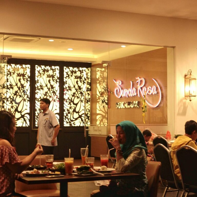 #es_shoutout
Celebrate togetherness & ramadhan festivity with the famous and the...