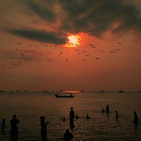 shows us how sunset be like at Pulau Kunti through his camera. Where is you fav...