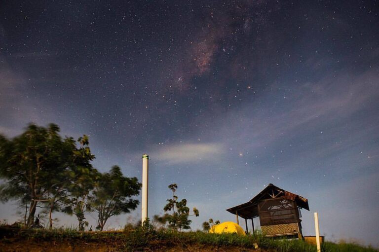 takes us to a night at Puncak Darma. That's a beautiful sky, isn't? #exploresuk...