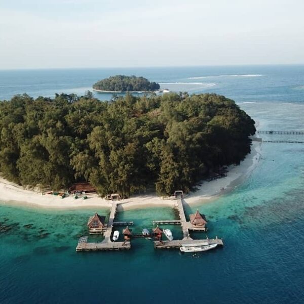 Kalian yang di Jakarta pasti tak asing lagi dengan Kepulauan Seribu khan. Tetapi...