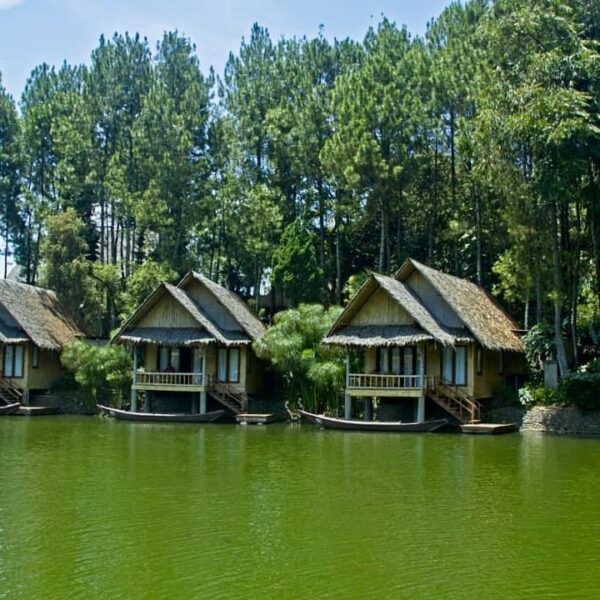 Kampung Sampireun Resort and Spa salah satu resort ekslusif di Garut. Tempat ini...