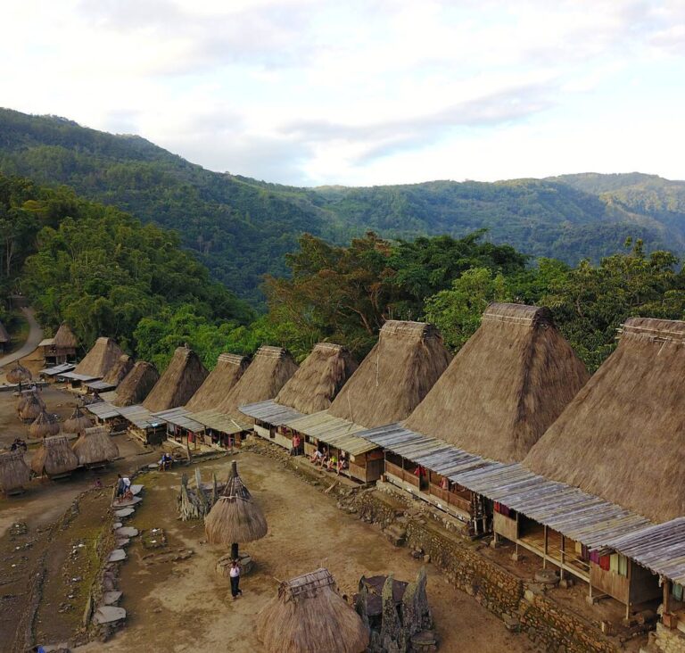 Kampung Traditional Bena, terletak di kabupaten Ngada, Bajawa. 
Kampung yang mem...