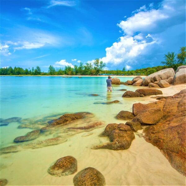 Kamu yang sedang liburan di Bintan, jangan sampai melewatkan kesempatan menyaksi...
