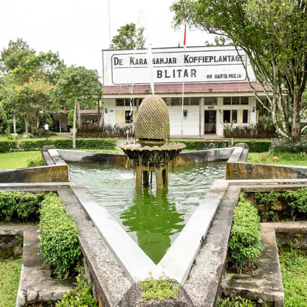 Keboen Kopi Karanganyar, Cita Rasa dan Sejarah Indonesia.
.
.
Nah, Sahabat Peson...