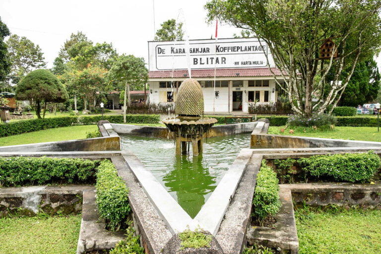 Keboen Kopi Karanganyar, Cita Rasa dan Sejarah Indonesia.
.
.
Nah, Sahabat Peson...