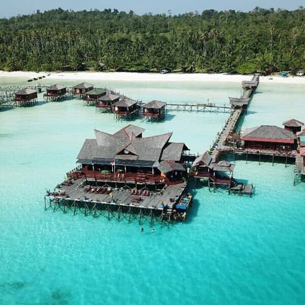 Kepingan surga di utara Indonesia, Pulau Maratua yang terselip di Kepulauan Dera...
