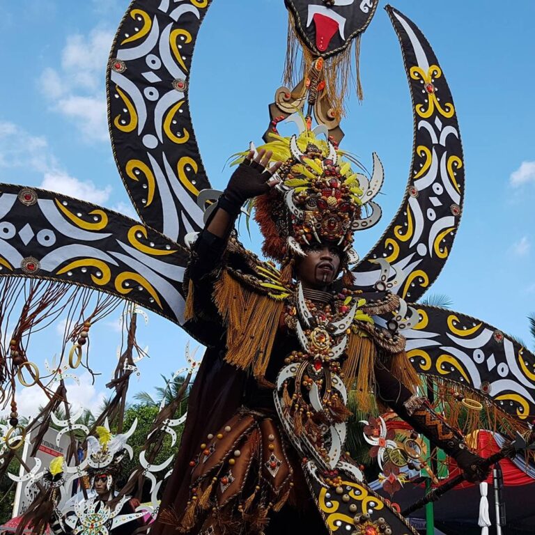 Keragaman budaya Indonesia terangkum cantik dalam sebuah festival yang diselengg...