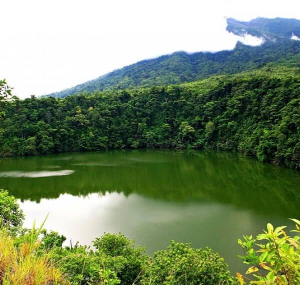 Konon, di danau ini ada mitos yang masih belum terpecahkan hingga kini. Ada yang...