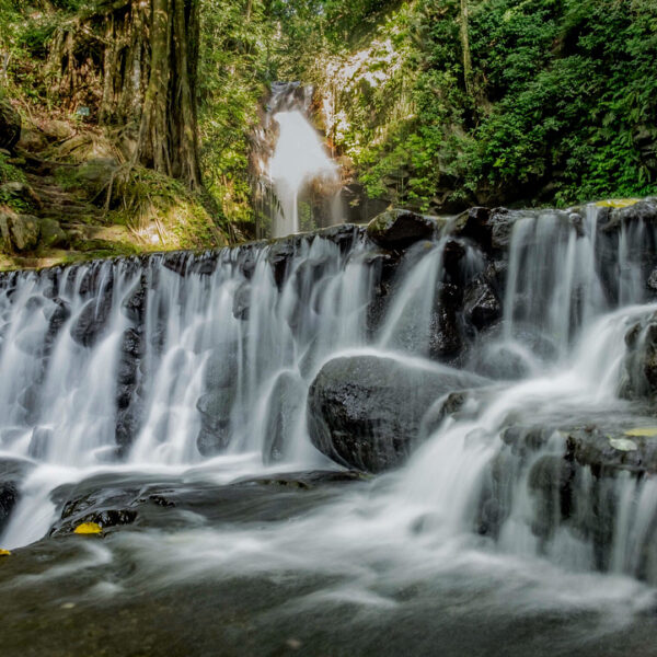 Legenda Bidadari di Curug Putri.
.
.
Curug (air terjun dalam bahasa Sunda) Putri...