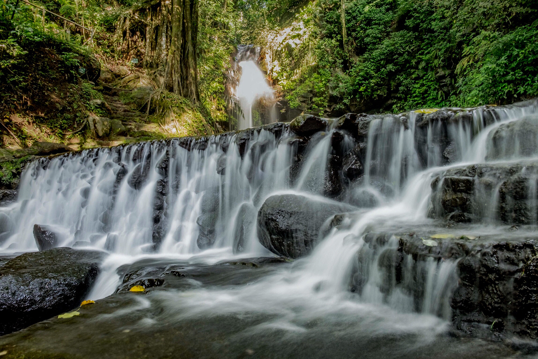 Legenda Bidadari di Curug Putri.
.
.
Curug (air terjun dalam bahasa Sunda) Putri...