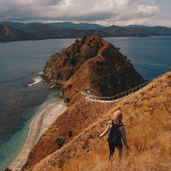 Luwuk memiliki sejuta keindahan alam yang sangat luar biasa mulai dari bukit, pa...