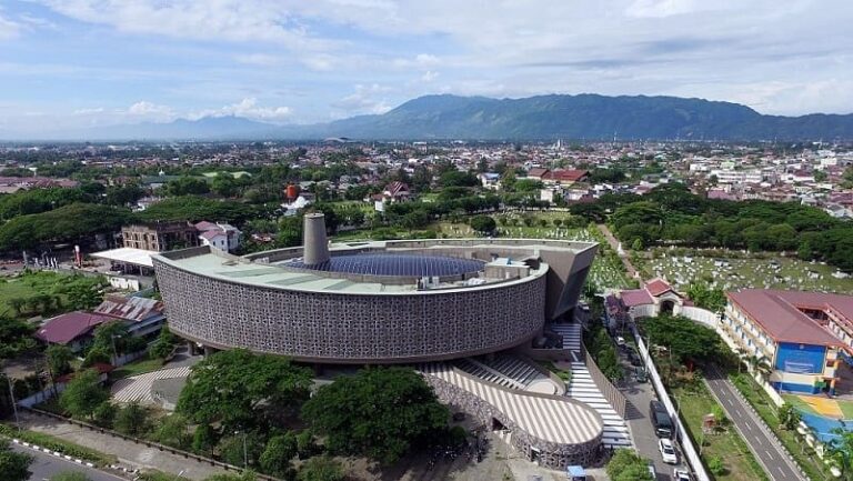 Masih ingat dengan peristiwa Bencana besar di Aceh pada 2004? Nah, Museum Tsunam...