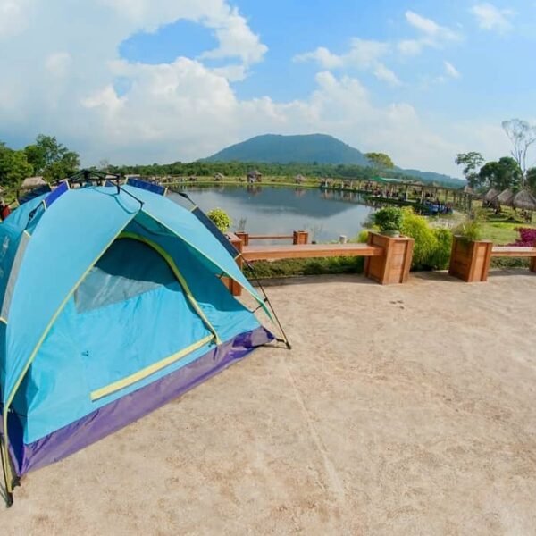 Mau berkemah tapi gamau ribet? Di Bintan, kita bisa ‘kemping manja’ di Kolam Pem...