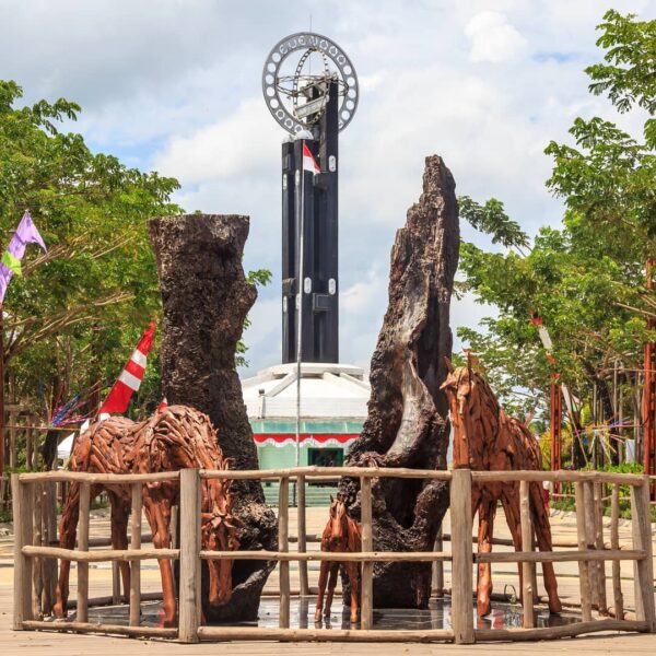 Mau menyaksikan langsung peristiwa titik kulminasi matahari? Datang saja ke Tugu...