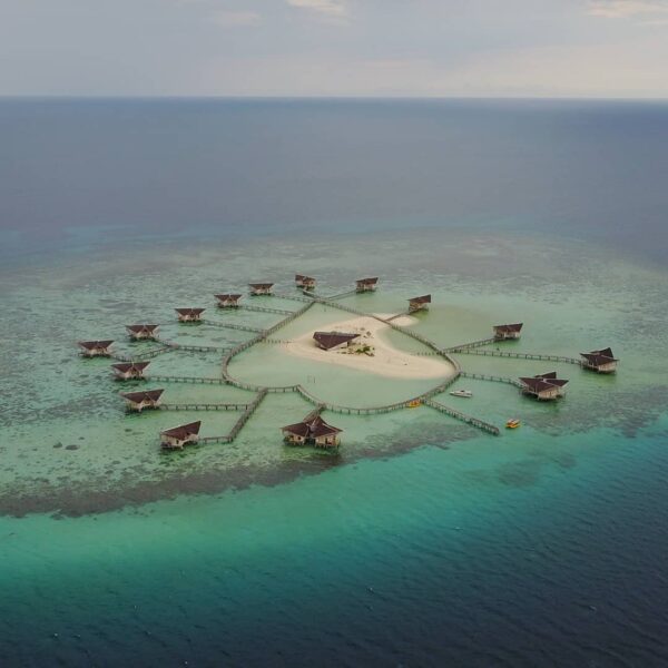 Mau ngerasain Maldives-nya Indonesia? Datang saja ke Pulau Cinta di Gorontalo!

...