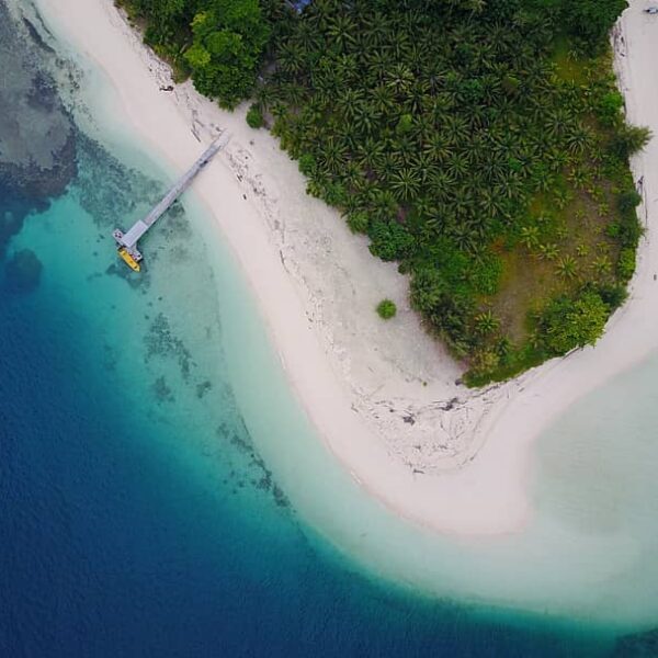 Mau ngerasain keramahan kampung nelayan di Morotai? Datang saja ke Pulau Kolorai...