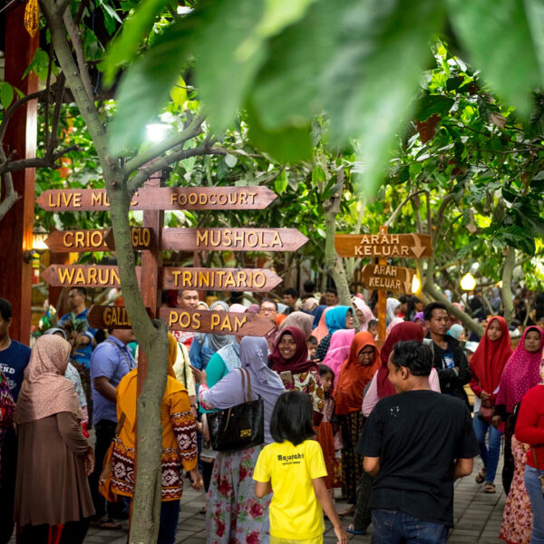 Mengunjungi Kampung Cokelat di Blitar
.
.
Siapa yang tak suka dengan cokelat ?, ...
