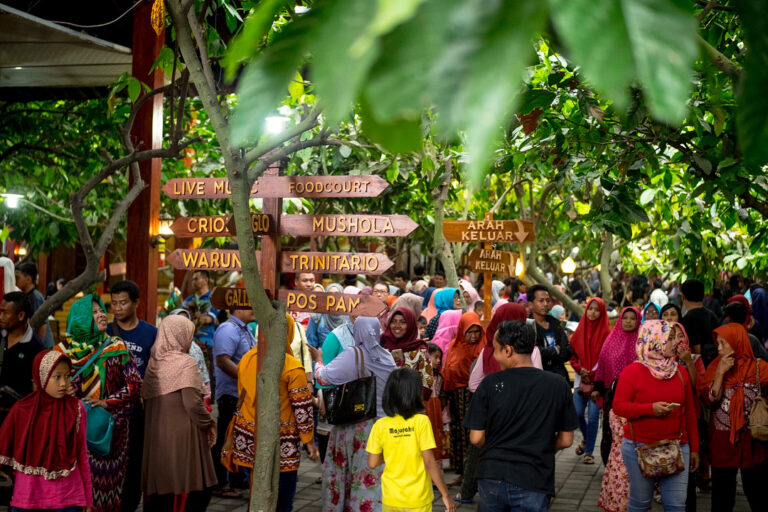 Mengunjungi Kampung Cokelat di Blitar
.
.
Siapa yang tak suka dengan cokelat ?, ...