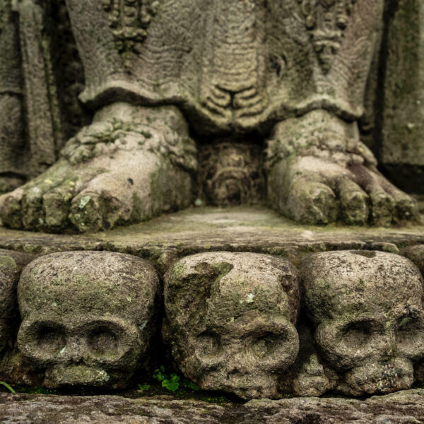 Mengunjungi Komplek Candi Terbesar di Jawa Timur.
.
.
Candi Penataran merupakan ...
