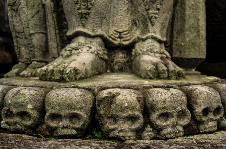 Mengunjungi Komplek Candi Terbesar di Jawa Timur.
.
.
Candi Penataran merupakan ...