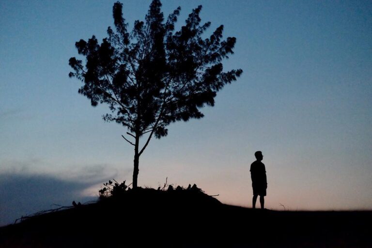Menunggu senja di Gumuk Pasir Parangkusumo, Bantul, Yogyakarta.
________________...