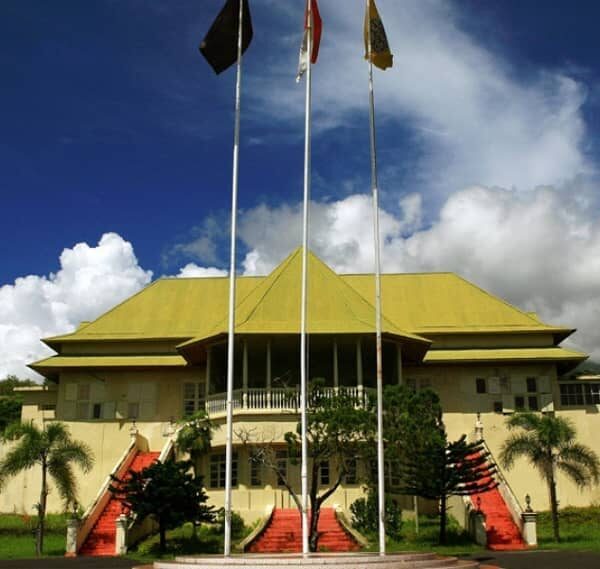 Menurut kalian, kenapa sih wisata sejarah itu penting? Contohnya seperti mengunj...