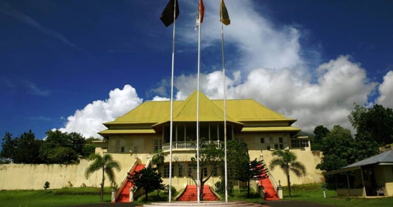 Menurut kalian, kenapa sih wisata sejarah itu penting? Contohnya seperti mengunj...