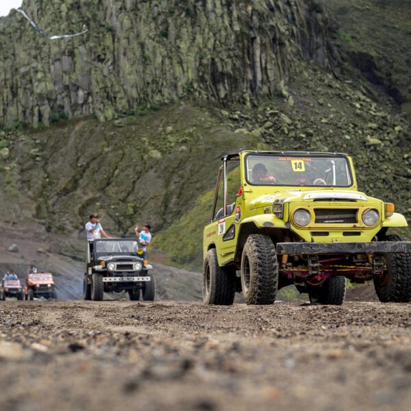 Menyusuri Kawah Gunung Kelud Dengan Offroad.
.
.
Nah, buat Sahabat Pesona yang i...