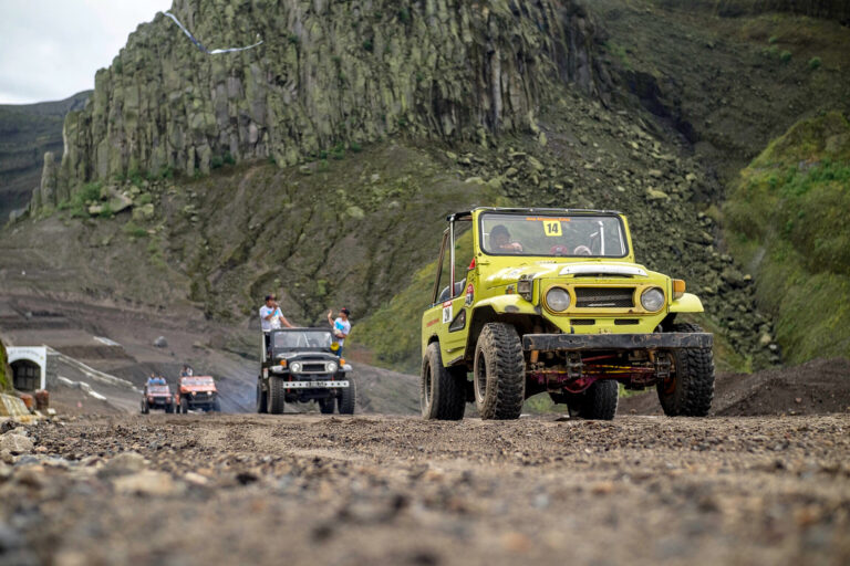 Menyusuri Kawah Gunung Kelud Dengan Offroad.
.
.
Nah, buat Sahabat Pesona yang i...