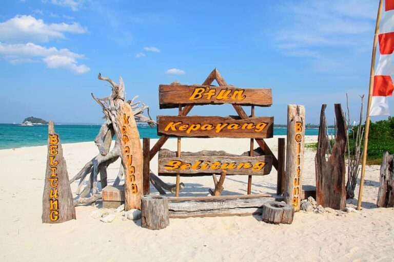 Menyusuri keindahan di Pulau Belitung memang tak akan ada habisnya. Pulau-pulau ...