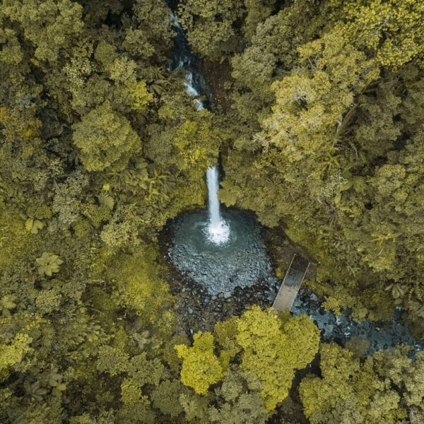 Nah, ini dia Curug Sawer yang masih dalam satu lokasi dengan Jembatan Gantung Si...