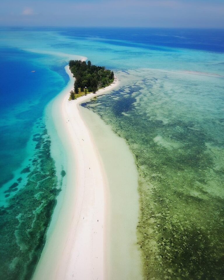 Pantai Dodola, Morotai, Maluku utara

Pulau ini terdiri dari Dodola Besar dan Do...