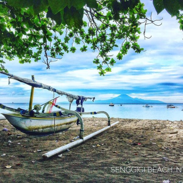 Pantai Senggigi salah satu pantai paling terkenal di Lombok. Alternatif liburan ...