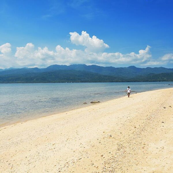 Pantai Weri di Larantuka, Flores Timur
Salah satu spot wisata pantai di larantuk...