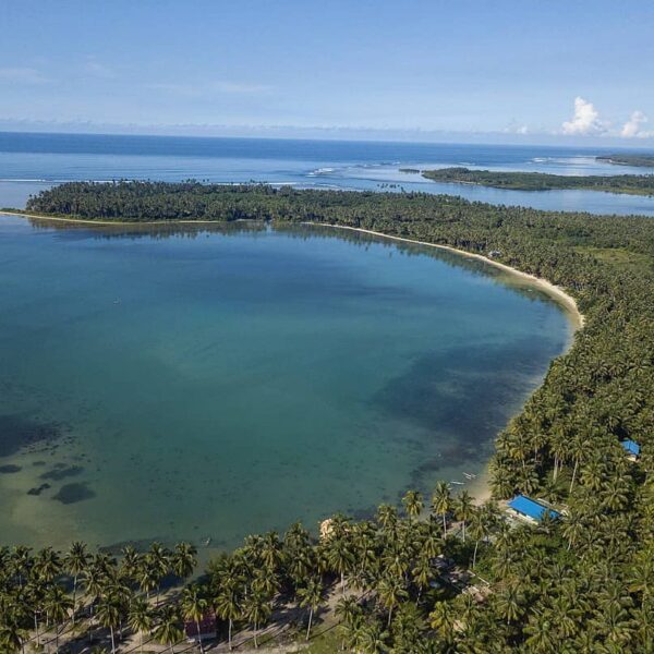 Pantai dengan banyak pohon kelapa ini berada di Nias Selatan. Pantai Baloho nama...