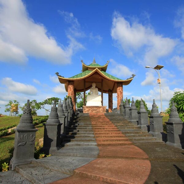 Pasti kamu masih merasa asing dengan nama Pa-Auk Tawya Vipassanā Dhura Hermitage...