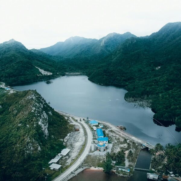 Pemandangan indah ini adalah Selat Lampa di Natuna. Di kawasan Selat Lampa, terd...
