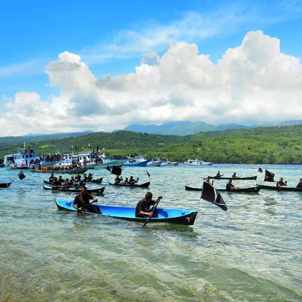 Perarakan bahari, sebagai salah satu rangkaian perayaan Semana Santa di Flores, ...