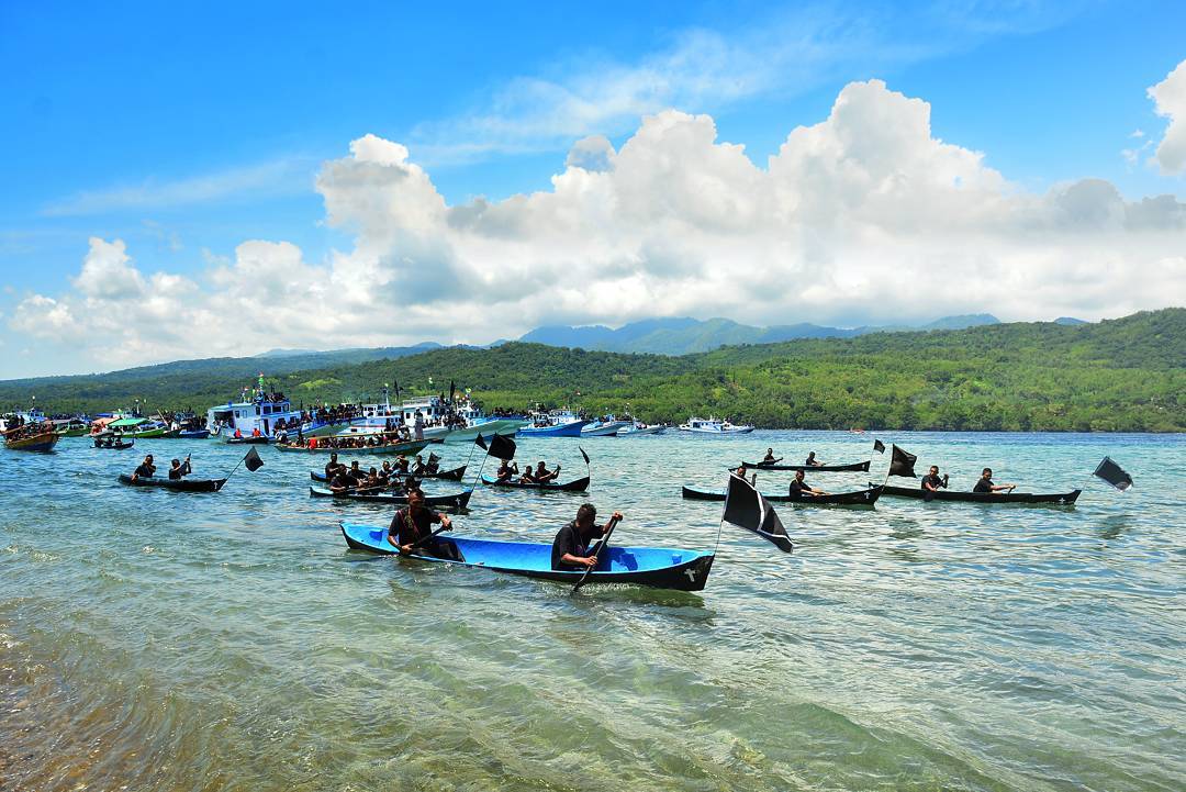Perarakan bahari, sebagai salah satu rangkaian perayaan Semana Santa di Flores, ...